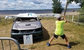 La voiture de la Fondation québécoise du cancer avant et après la fin de semaine... tout un défoulement ! �Photo: AutoShow Gatineau
