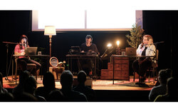 La neuvième édition du Festival Transistor de Gatineau propose une programmation dynamique de trois jours de récits audio, de spectacles en direct et de conversations culturelles qui célèbrent la communauté, la créativité et l'accessibilité, du 24 au 26 avril 2025. Photo : gracieuseté de Transistor Festival