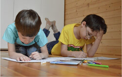 Enfants jouant ensemble. Photo : Pixabay