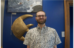 Légende photo : Gabriel Messier, le chef-propriétaire de Gin et Chips, aimerait voir son restaurant devenir une destination de premier choix pour les cocktails à Aylmer. Crédit photo : Taylor Clark