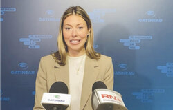 Mme Maude Marquis-Bissonnette annonçant le financement du projet du tramway lors de la mêlée de presse du 16 décembre 2024. Photo : Capture d’écran